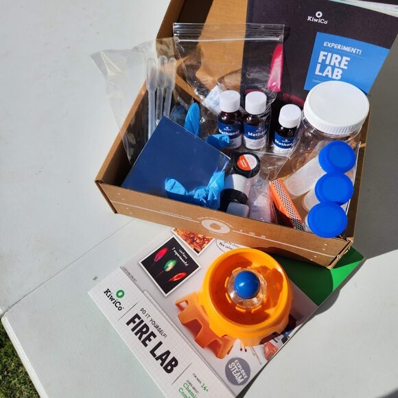 Fire Lab KiwiCo Kiwi Co. Crate Science Experiment Craft Kit Chemistry ST… - Picture 6 of 7
